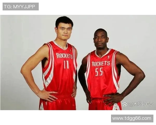 篮球巨星的足球梦：跨界挑战与球场上的无限可能